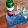 Glas Schneidebrett mit Weinflasche